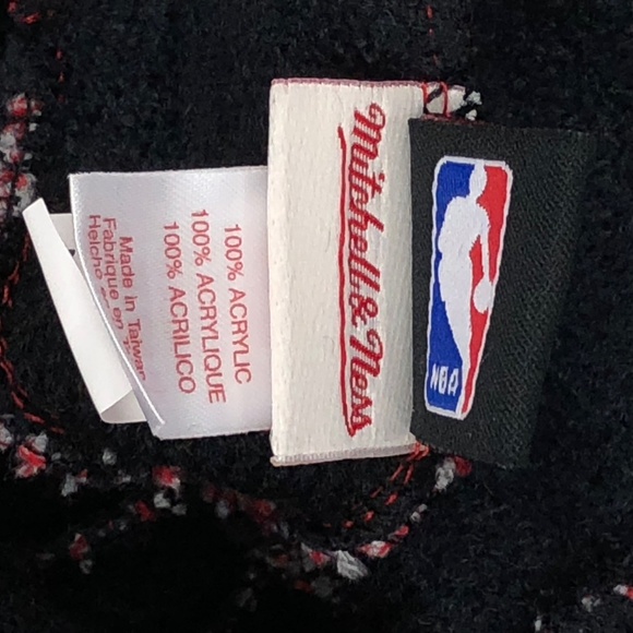 Chicago Bulls NBA Cuffed Knit Pom Winter M & N - Picture 8 of 8